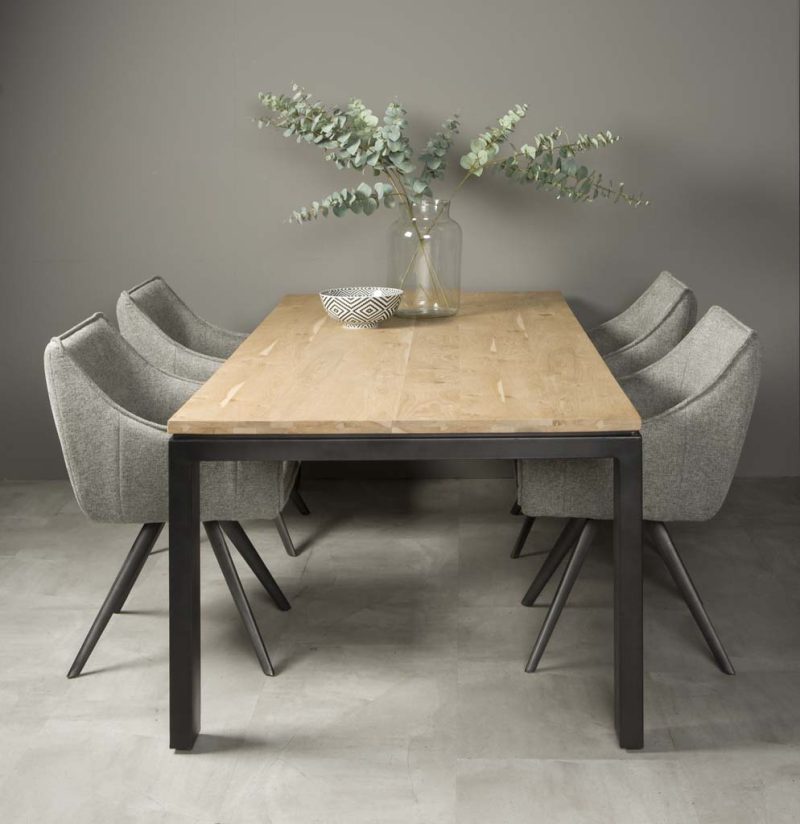Eetkamertafel Lido Eikenhout Met Metalen Frame 220cm