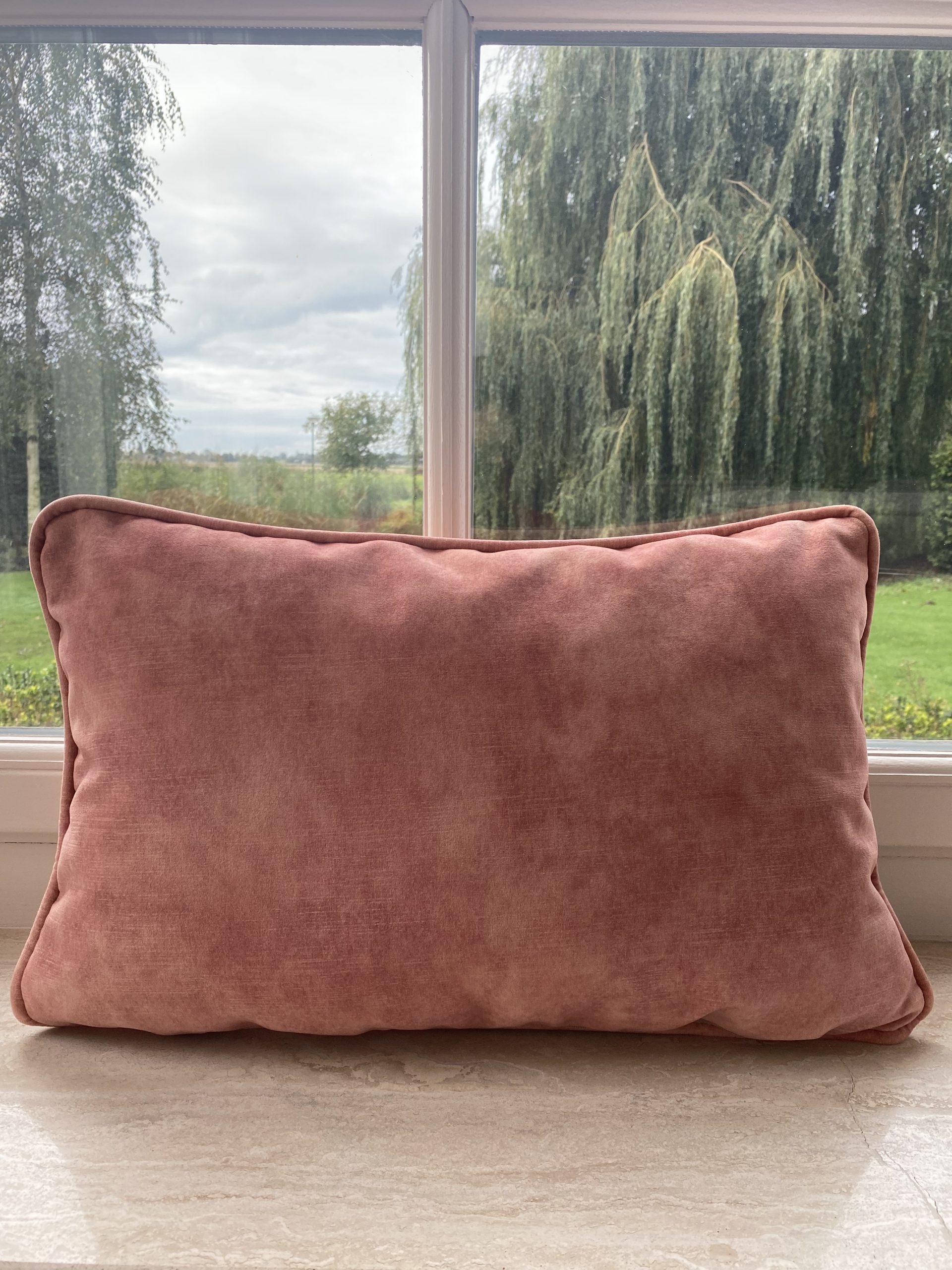 Kussen Velvet Adore Zalm 50x30cm – Meubelpost